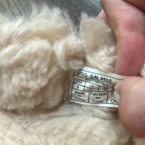 Ugg Slippers - Picture 6 of 6